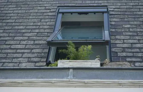 Recupero del sottotetto in condominio: quando scatta l’obbligo di indennità