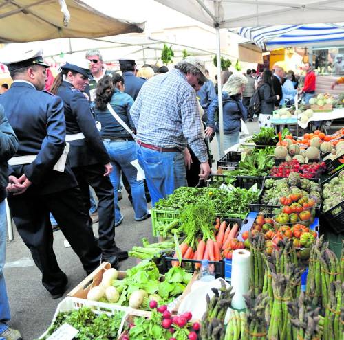 Troppi banchi e scippi. "Ora il Vigile di mercato"