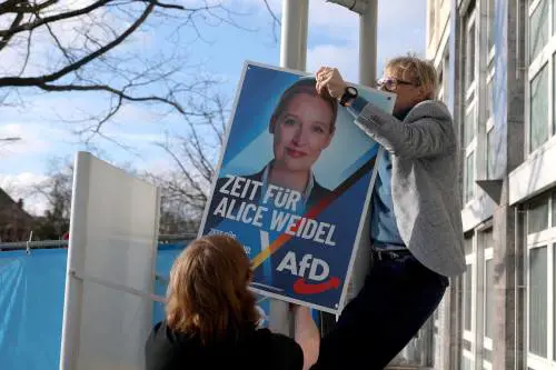 La bomba dell'Afd, la Trump-App di Bonelli e i dazi: quindi, oggi...
