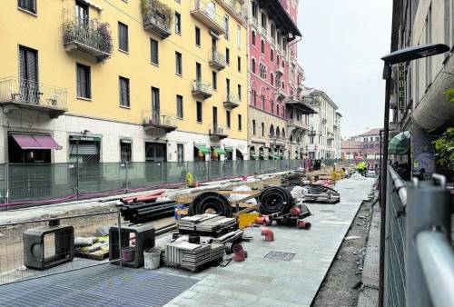 Tra un mese riaprirà anche via San Vittore. Proteste sul restyling