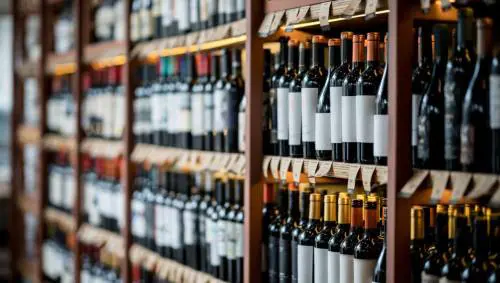 Lollobrigida vede il calice mezzo pieno. "Il vino resisterà"