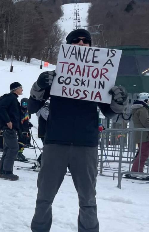Da New York a LA cortei pro-Ucraina. Vance contestato
