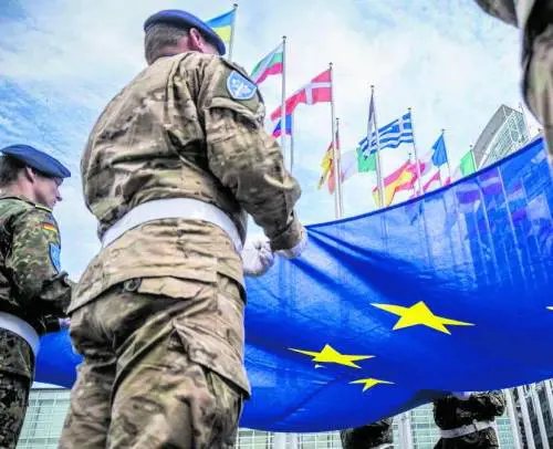 "Ora riarmare l'Europa". Nucleare, soldati e fondi: la partita della Difesa Ue