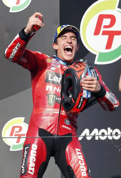 Marquez subito da Oscar. Bagnaia: "Noi tutti spettatori"