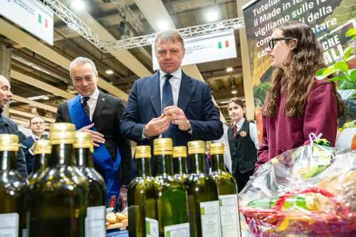 Olio, il piano del governo: +25% di produzione e lotta alla Xylella