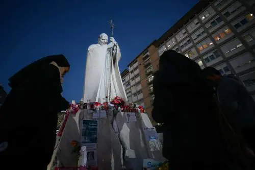 Altre due crisi respiratorie per il Papa