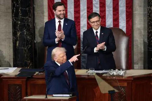 Trump al Congresso: "Zelensky mi ha scritto. La Russia è pronta per la pace". Poi rilancia la sfida all'Ue