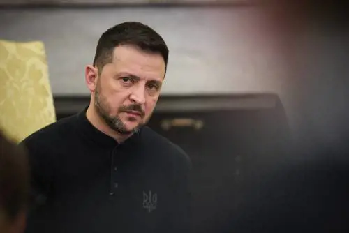 Il team ucraino in Arabia Saudita per i colloqui con gli americani Zelensky in patria sempre più forte