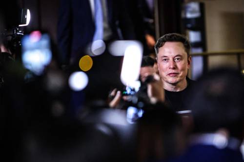 Rissa tra Musk e il ministro polacco: "Zitto ometto". Trump chiede la testa di Zelensky | La diretta