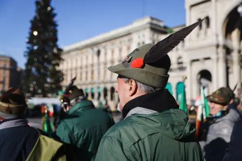 Un canto non cancella la storia degli alpini