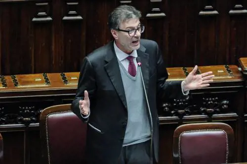 Ecco la stretta sui contributi pubblici preparata da Giorgetti