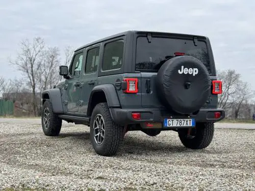 Jeep Wrangler Rubicon 2025: la gallery del 2.0 turbo benzina