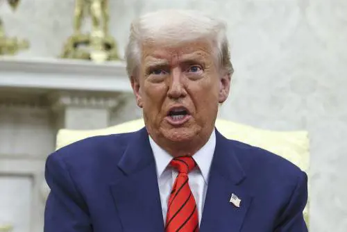 Trump imbottiglia la Ue: "Dazi sul vino al 200%"
