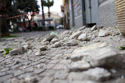 Una nuova scossa ai Campi Flegrei. Piantedosi a Napoli