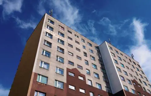 Perché chi fa causa al condominio non deve essere convocato in assemblea