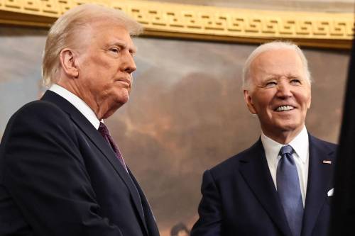 Trump alla guerra con Biden (e i suoi accusatori). "Provvedimenti di grazia nulli, non li ha firmati"