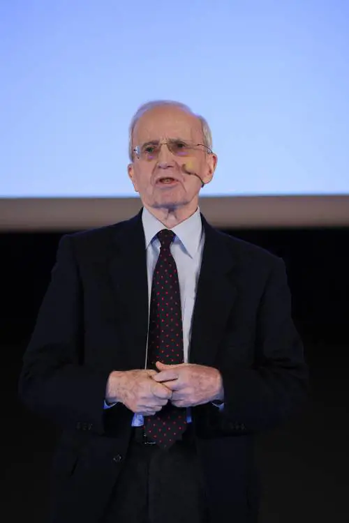 L'Olimpia creata dal generale Dan spiegata in cento storie più una