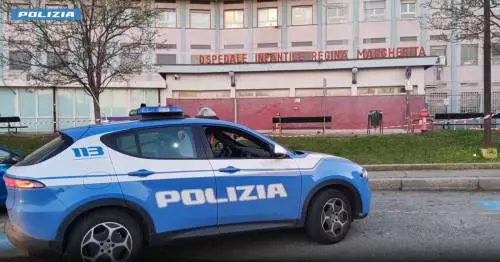 Bebè nascosta nella busta della spesa per essere venduta in Italia. L'orrore sulla nave dal Marocco