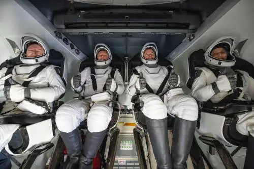 Tornano sulla Terra i due astronauti bloccati da 9 mesi nello Spazio