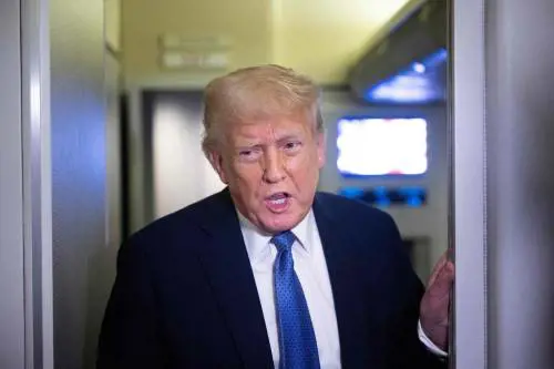 "Credo siano dei parassiti". Trump attacca nuovamente l'Europa
