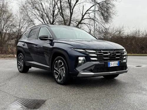 Hyundai Tucson HEV 2025: guarda la gallery del SUV più razionale in commercio