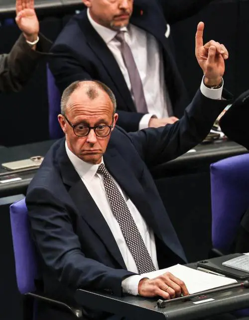 La Germania ci fa invidia. "Lì si che sono uniti: il riarmo votato da tutti"