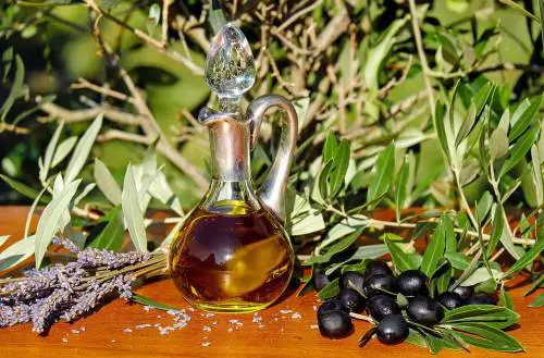 L’olio è meglio del burro: ecco perché consumarlo allunga la vita