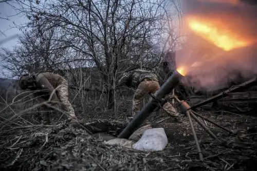 Diplomazia ferma e bombe sui civili: il cessate il fuoco in Ucraina è ancora lontano