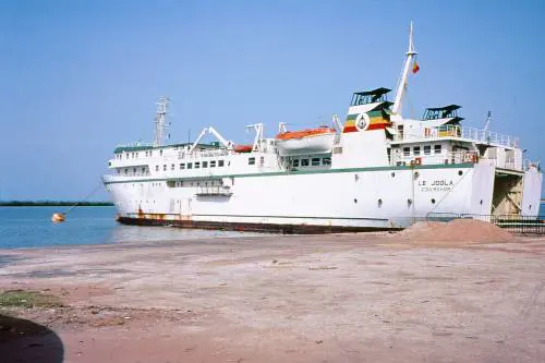 Il Le Joola a Ziguinchor, nel 1991