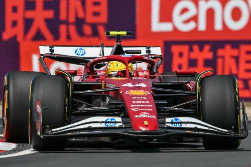 Ferrari, primo colpo di Hamilton in Cina: conquista la pole della sprint race