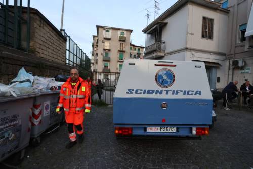 Napoli, 17enne trova i genitori morti in casa: ipotesi omicidio-suicidio