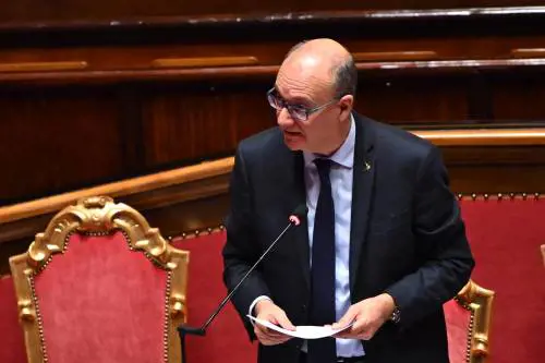 Valditara boccia i segni gender. "Niente schwa nelle scuole"