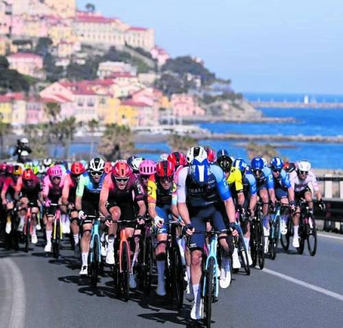 Oggi (da Pavia) parte la Milano-Sanremo. "Fiore che vola" nel ciclismo dei pionieri