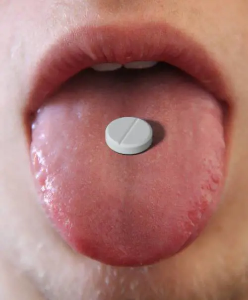 L'ultima assurda sfida su Tik Tok: prendere tanto paracetamolo per finire in ospedale 