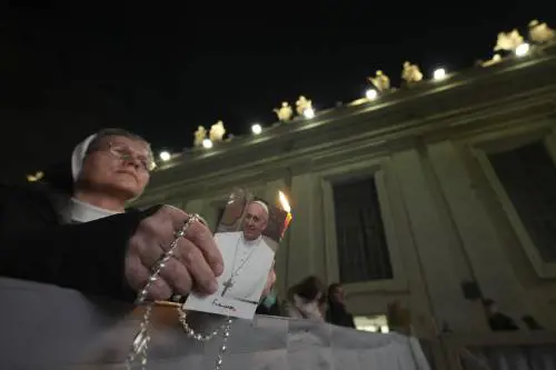 Preghiere e veleni. I 37 giorni in cui Bergoglio ha rischiato la vita