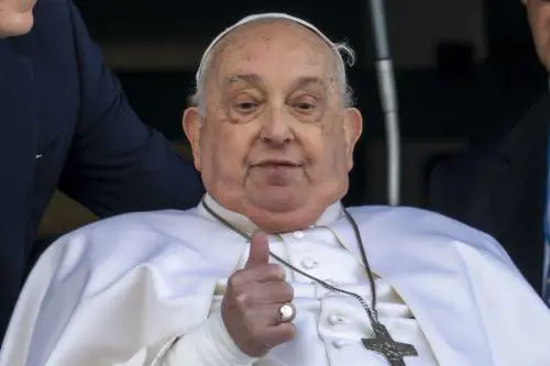 Il Papa torna in Vaticano. Al Gemelli: "Grazie a tutti"