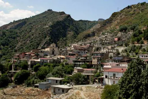 Lungo il sentiero della paura. Il reportage di Feltri