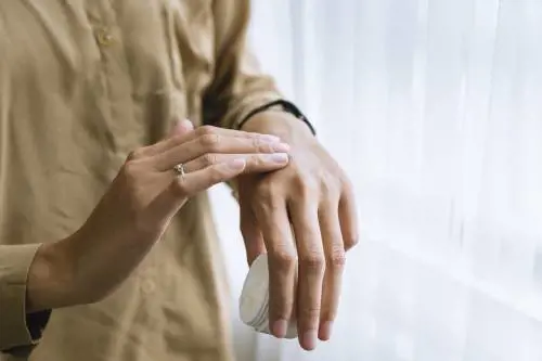 Xerosi negli over 60, quali sono le cause e come curarla
