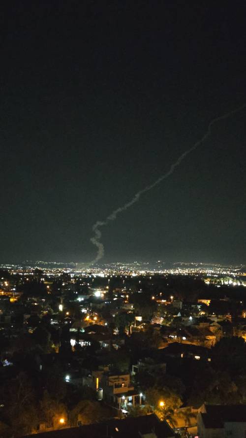 Missile dallo Yemen, sirene a Tel Aviv. E Israele pianifica offensiva su larga scala a Gaza