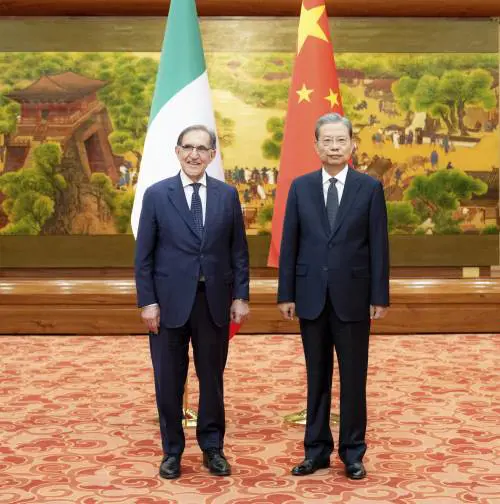 La Russa nel tempio del comunismo all'Assemblea del Popolo di Pechino. La Cina: "Incontro buono e cordiale"