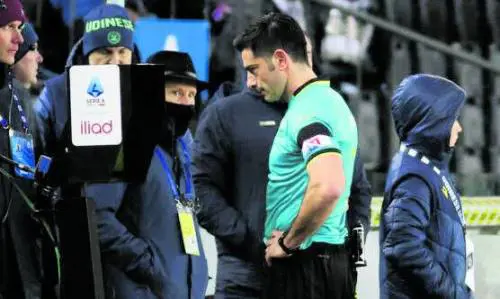 Svolta Var: l’arbitro spiegherà ai tifosi