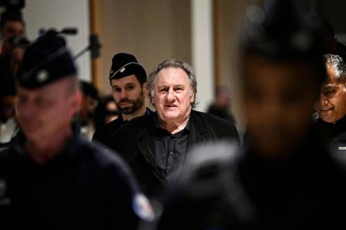 Depardieu alla sbarra: al via il processo a Parigi