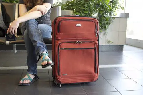 Viaggi in aereo, occhio al bagaglio a mano: così cambiano le regole