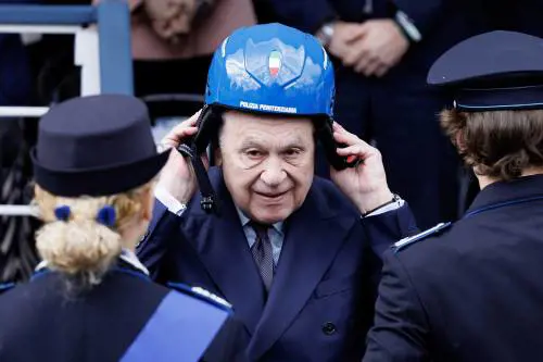 Mozione di sfiducia ma Nordio è "sereno". E Azione si smarca