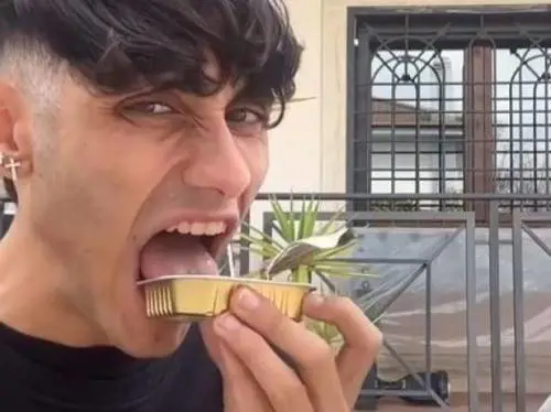Ora serve il Daspo dai social
