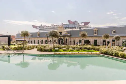 Da scuderie a parco termale. Il gioiello liberty De Montel