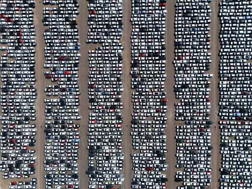 L'auto Usa fa cortocircuito. Colpiti anche i componenti