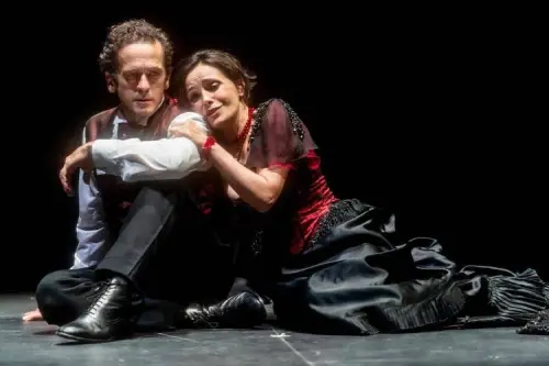 Va in scena "Anna Karenina". Bufera social: "È filo-Putin"