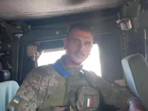 Ucraina, la Russia annuncia la morte di Yuri Previtali, foreign fighters italiano. Lui smentisce: “Sono vivo”