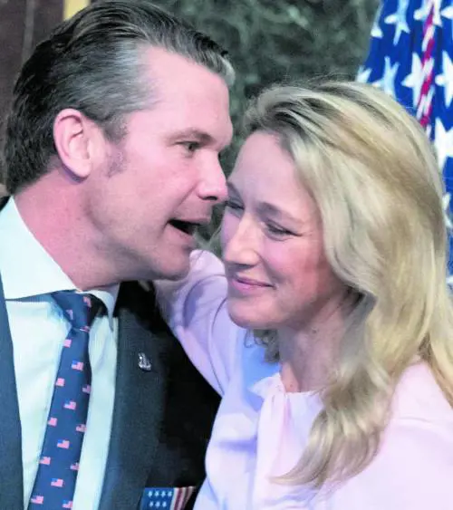 Nuove accuse a Hegseth: "La moglie con lui a due incontri sensibili"